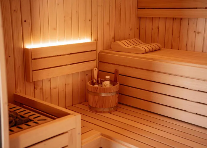 Western Terra Alta Airport * Περπινιάν